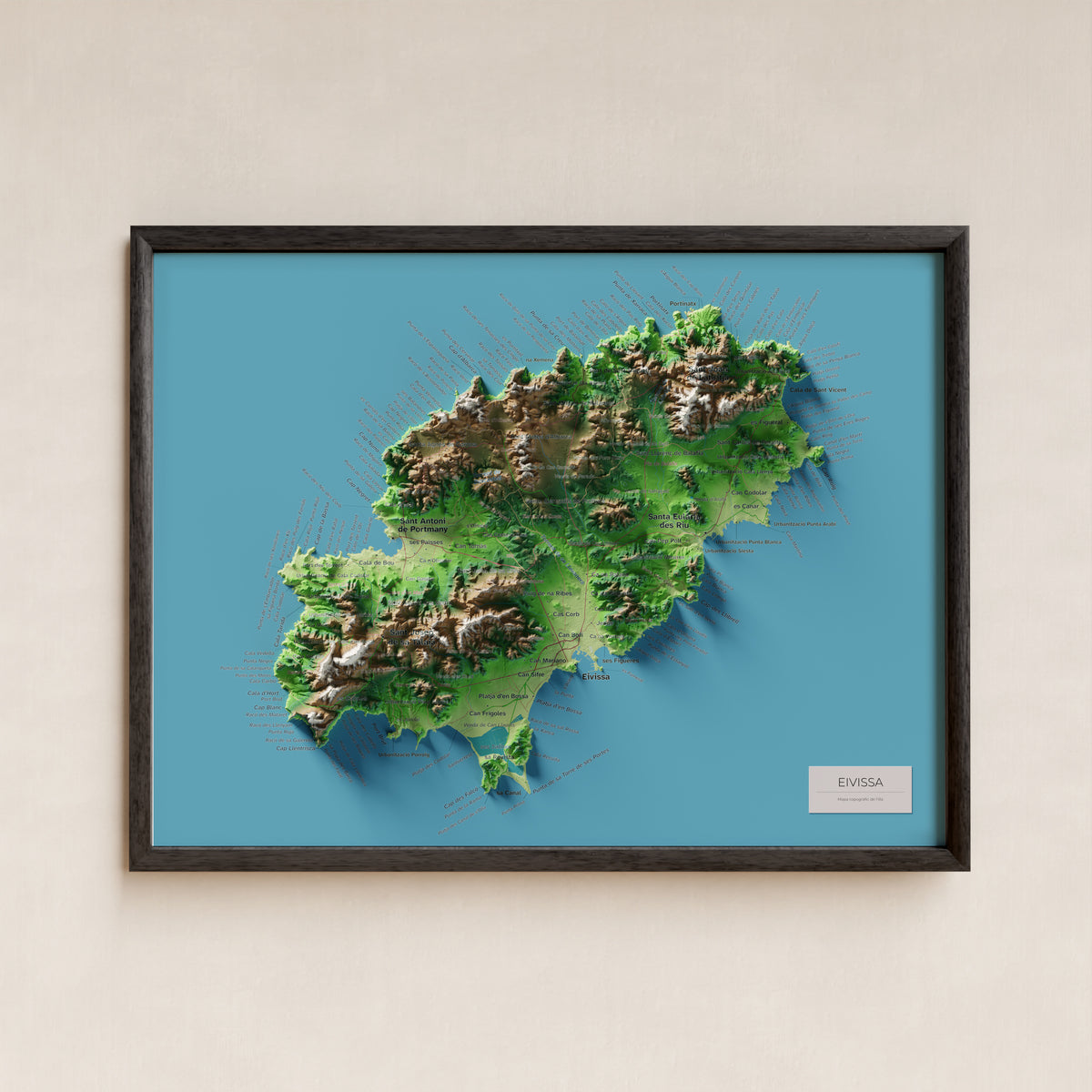 Edición octubre 2026 · Mapa topográfico de Eivissa, Clásico, 30 × 40 cm: presentación en marco negro (marco no incluido).
