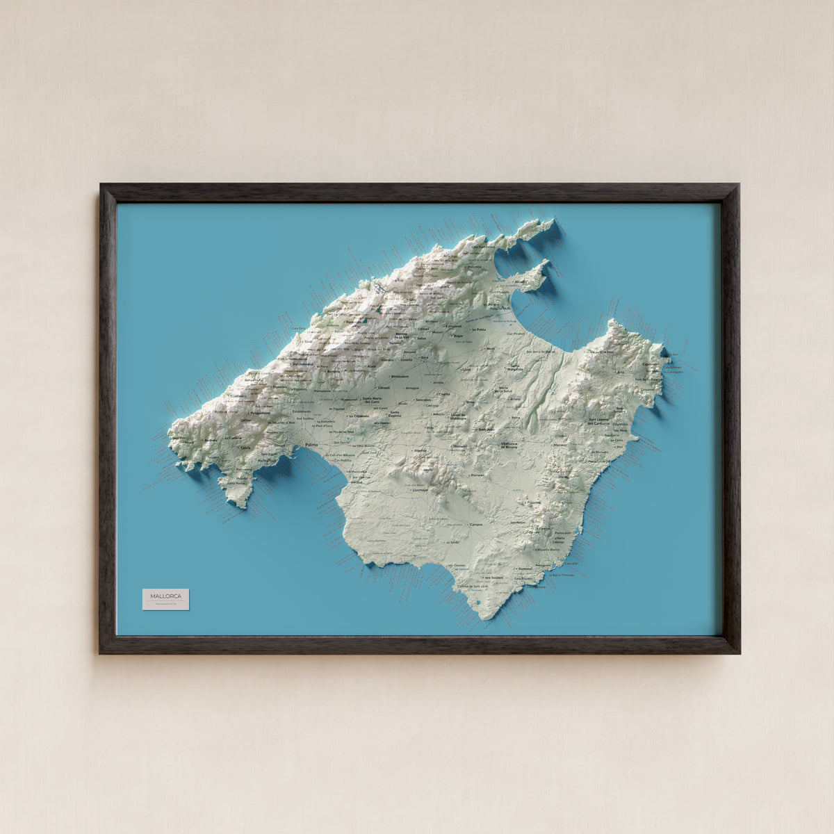 Edición octubre 2026 · Mapa topográfico de Mallorca, Cartográfico, 50 × 70 cm: presentación en marco negro (marco no incluido).
