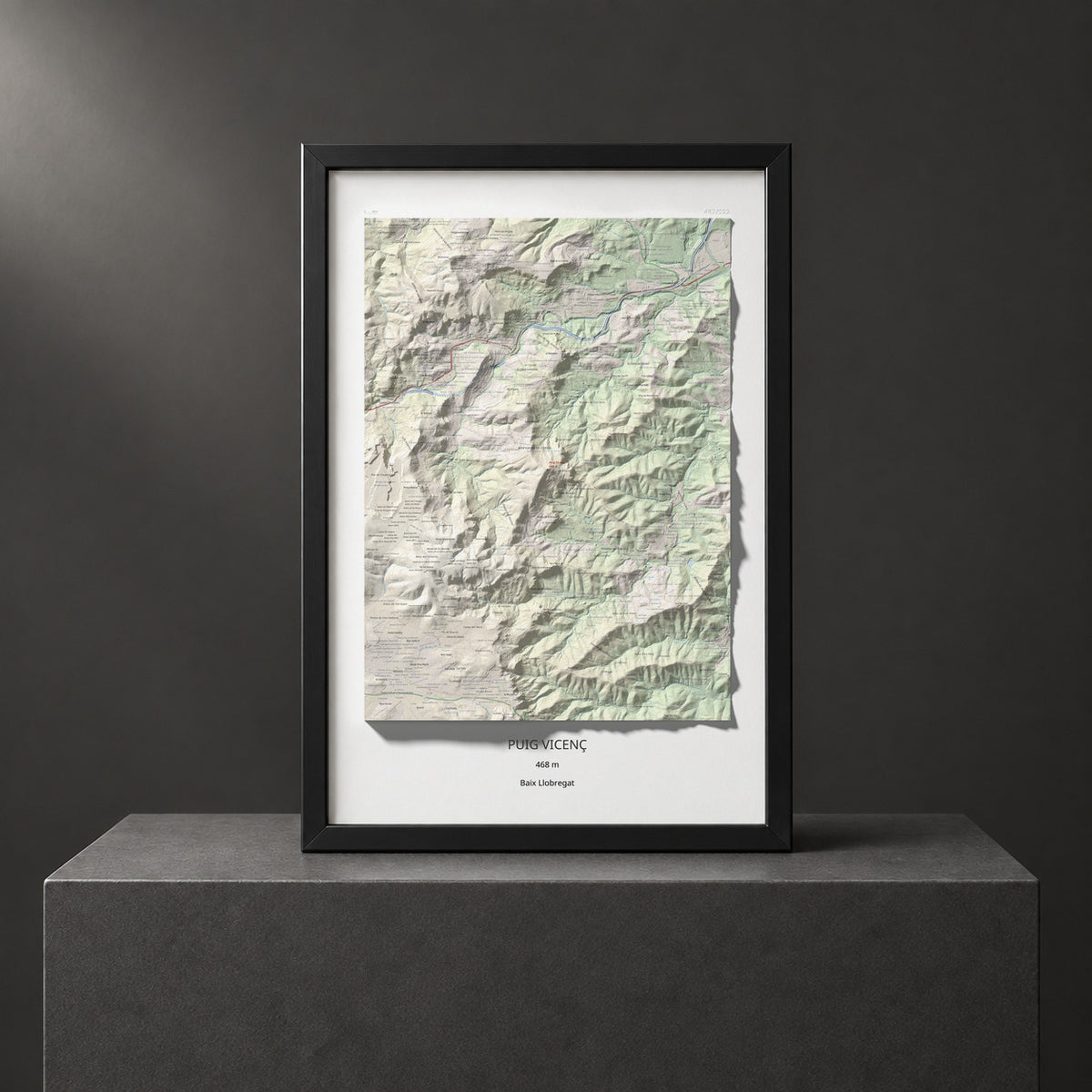 Mapa topográfico del relieve: Puig Vicenç, 468 m. Presentación enmarcada. 61 × 91 cm.