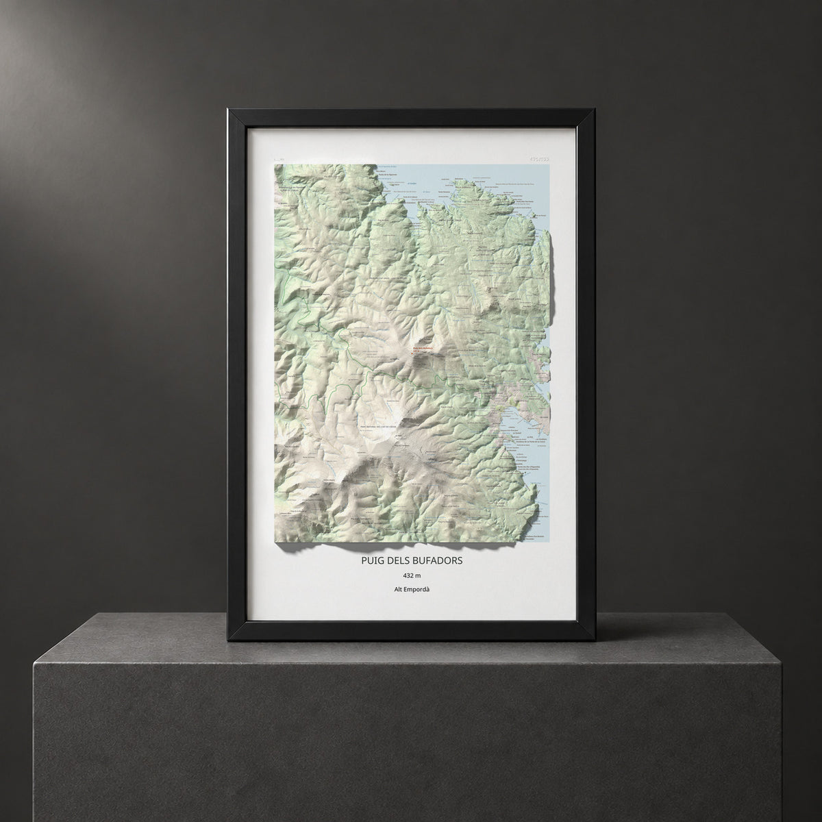Mapa topográfico del relieve: Puig dels Bufadors, 432 m. Presentación enmarcada. 61 × 91 cm.