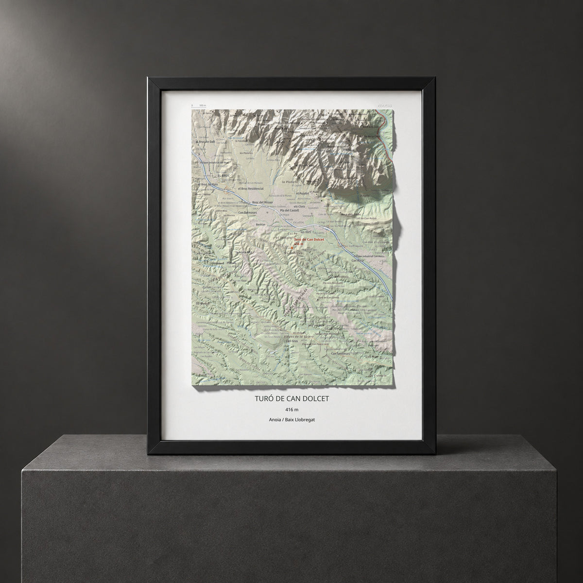 Mapa de relieve de Turó de Can Dolcet, 416 m, Anoia · Baix Llobregat, lámina 100 Cims de Trobart. Presentación enmarcada. 30 × 40 cm.
