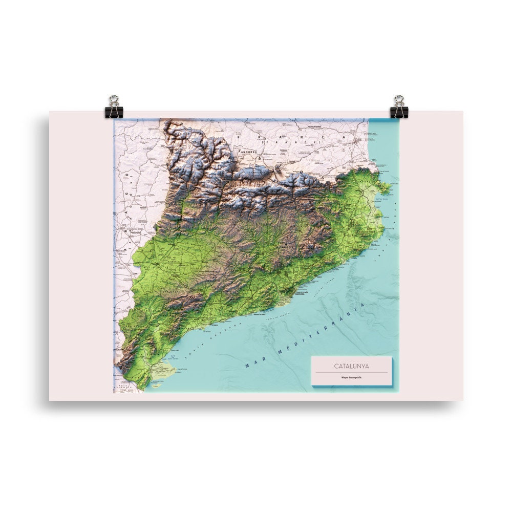 CATALUNYA. Mapa topográfico. Versió sense llegenda amb el mar blau.