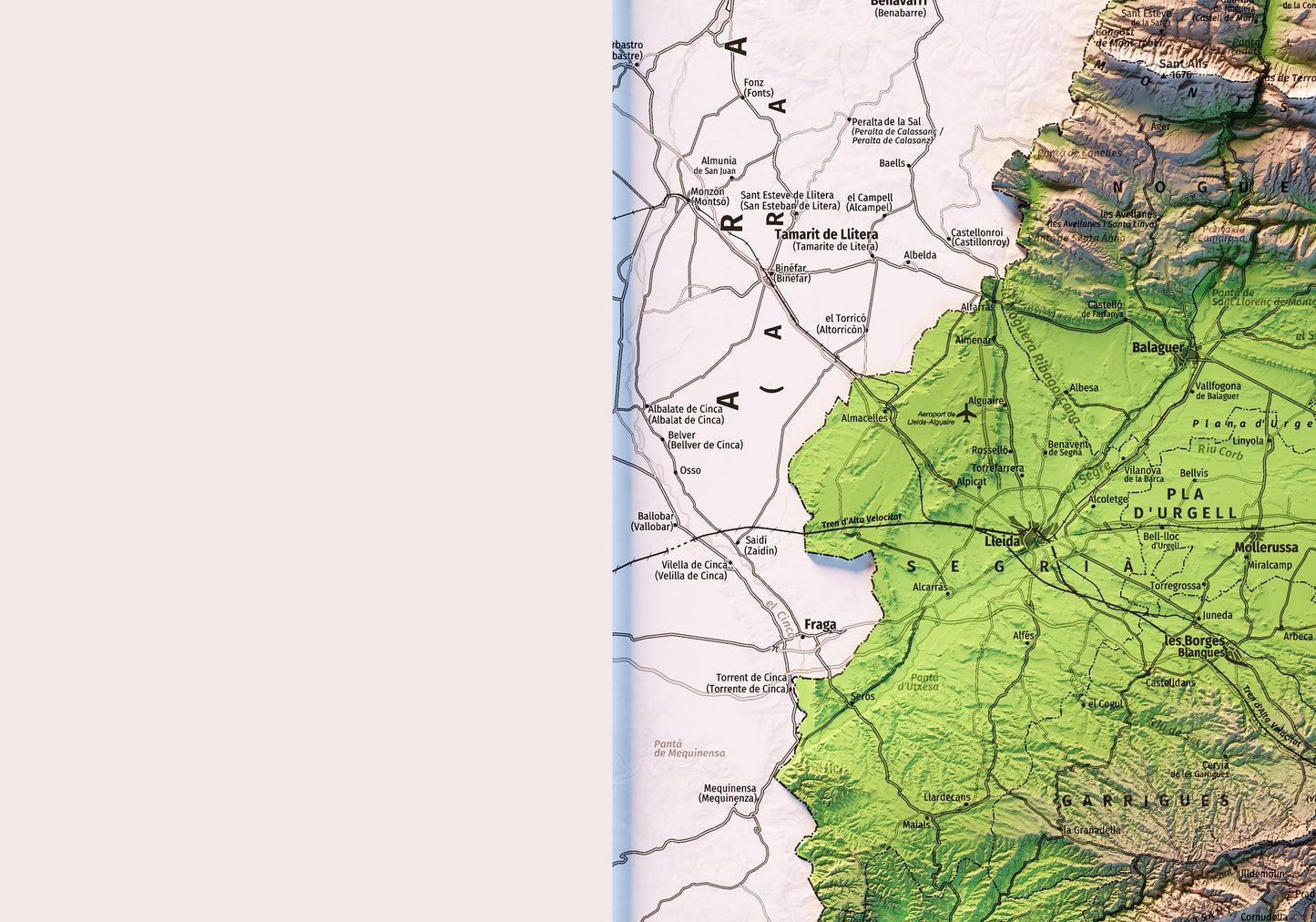 CATALUNYA. Mapa topográfico. Versió sense llegenda amb el mar blau.