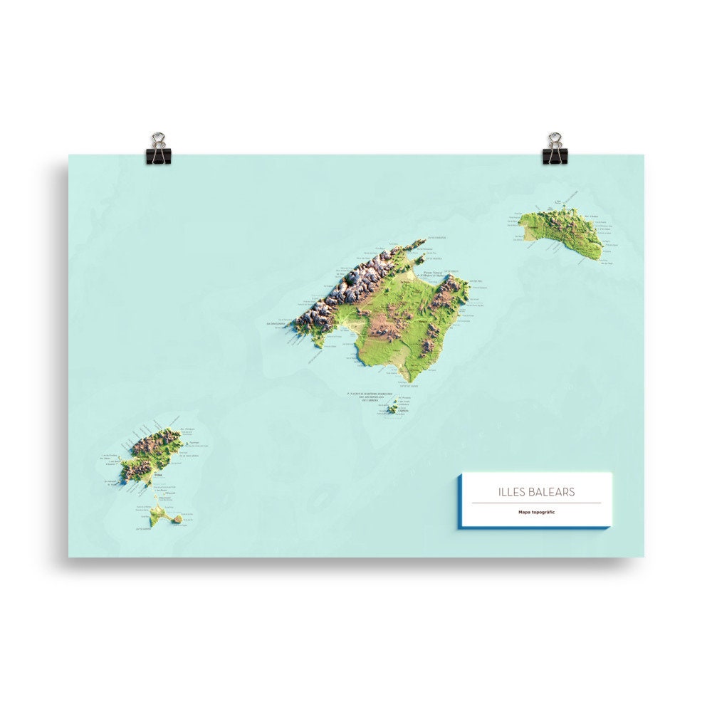 ILLES BALEARS. Mapa topográfico. Versió amb el mar blau.