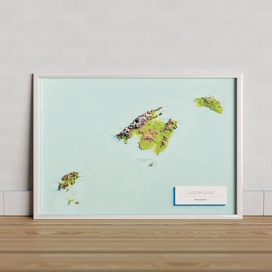 ILLES BALEARS. Mapa topográfico. Versió amb el mar blau.