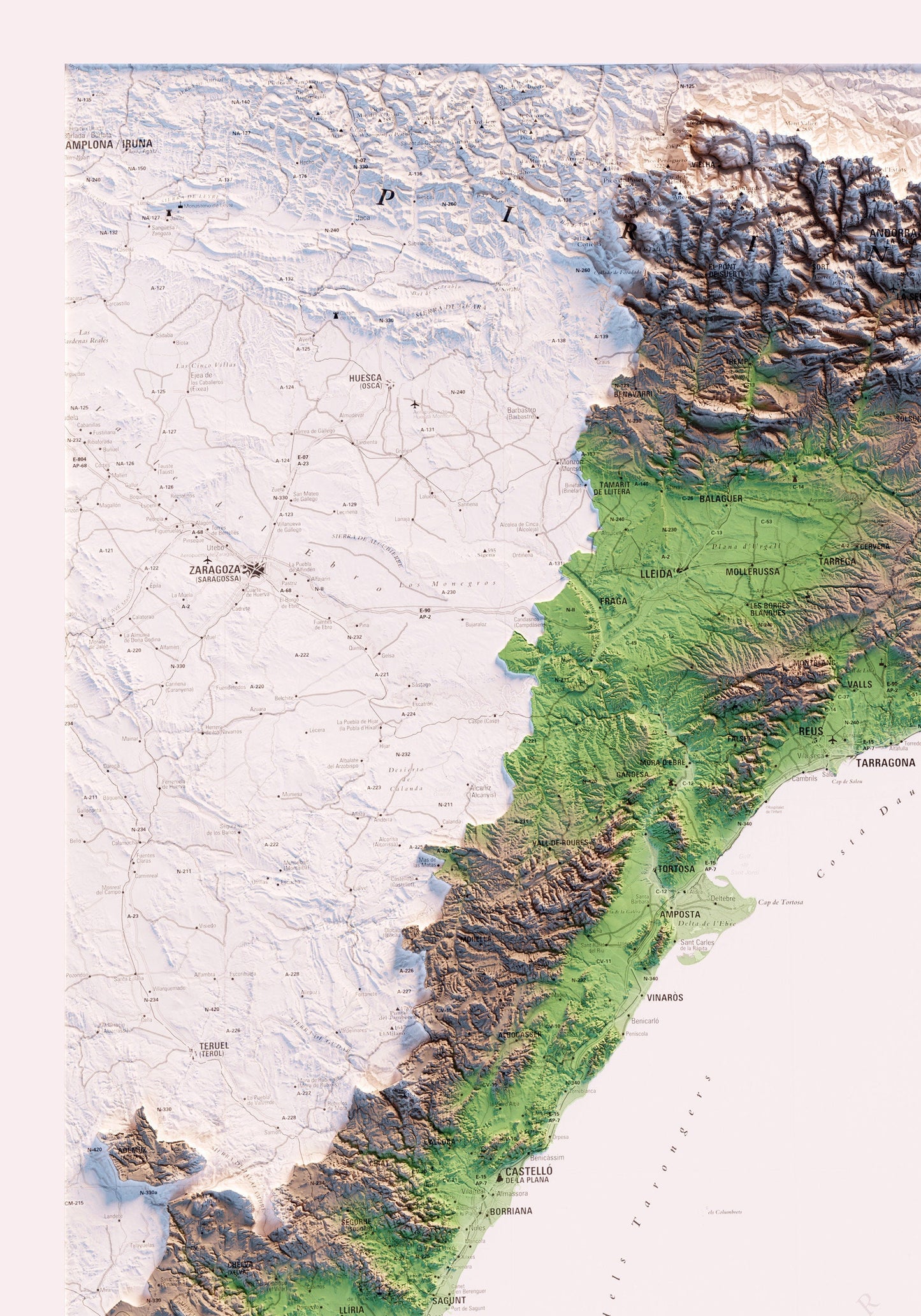 PAÏSOS CATALANS. Mapa topográfico. Versió amb el mar blanc.