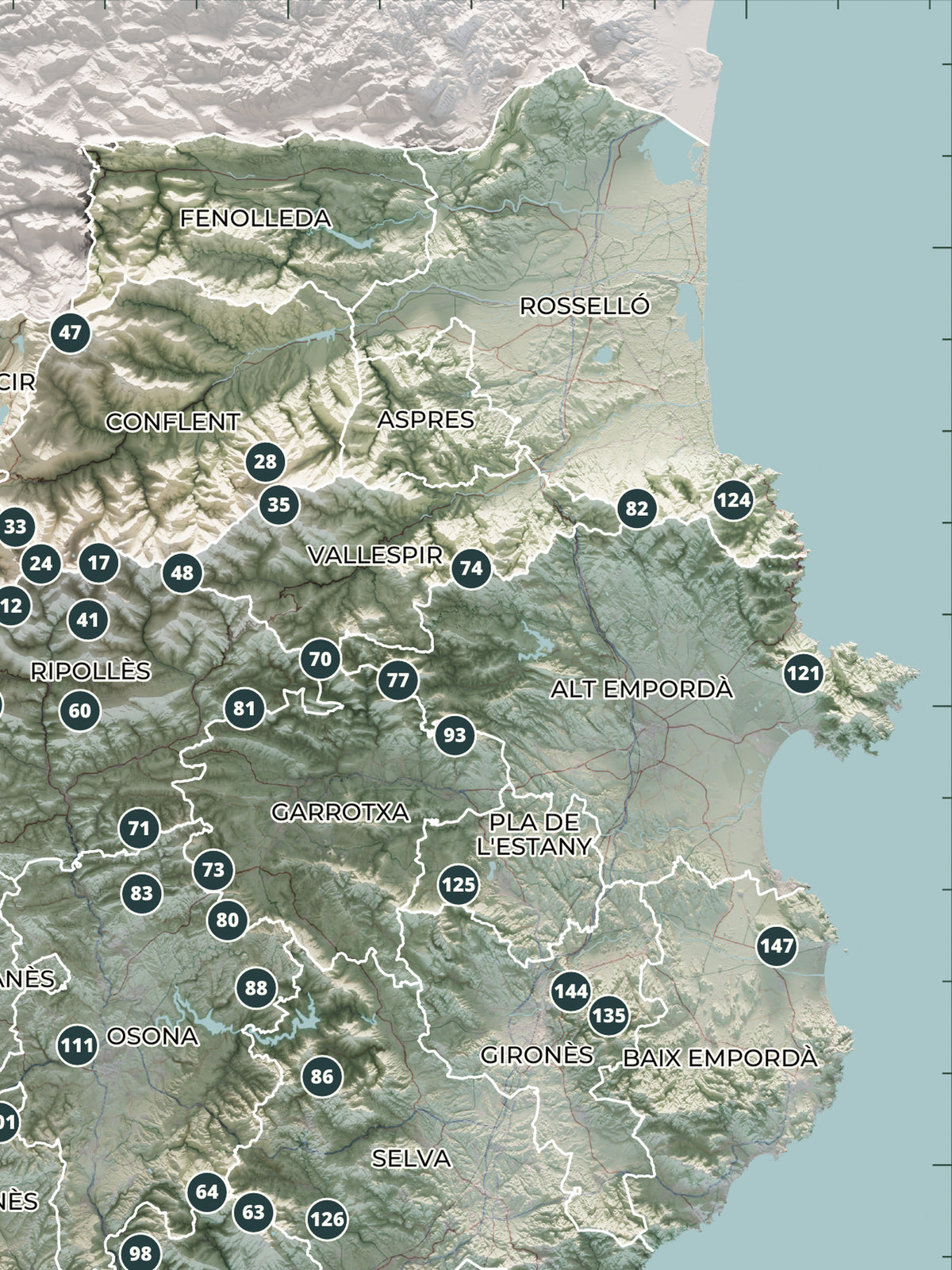 Mapa de las 150 cimas esenciales, estilo cartográfico, 30 × 40 cm. Detalle del Pirineo oriental y las comarcas de Girona.