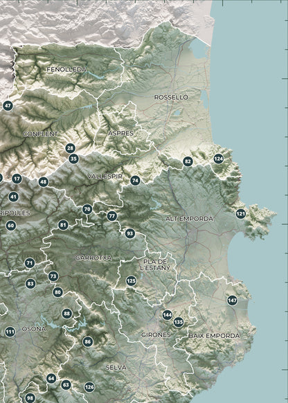 Mapa de las 150 cimas esenciales, estilo cartográfico, 50 × 70 cm. Detalle del Pirineo oriental y las comarcas de Girona.