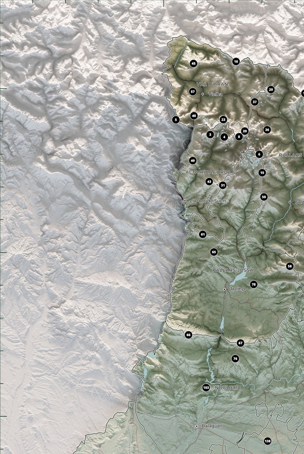 Mapa de las 150 cimas esenciales, estilo cartográfico, 61 × 91 cm. Detalle del Pirineo occidental y Andorra.