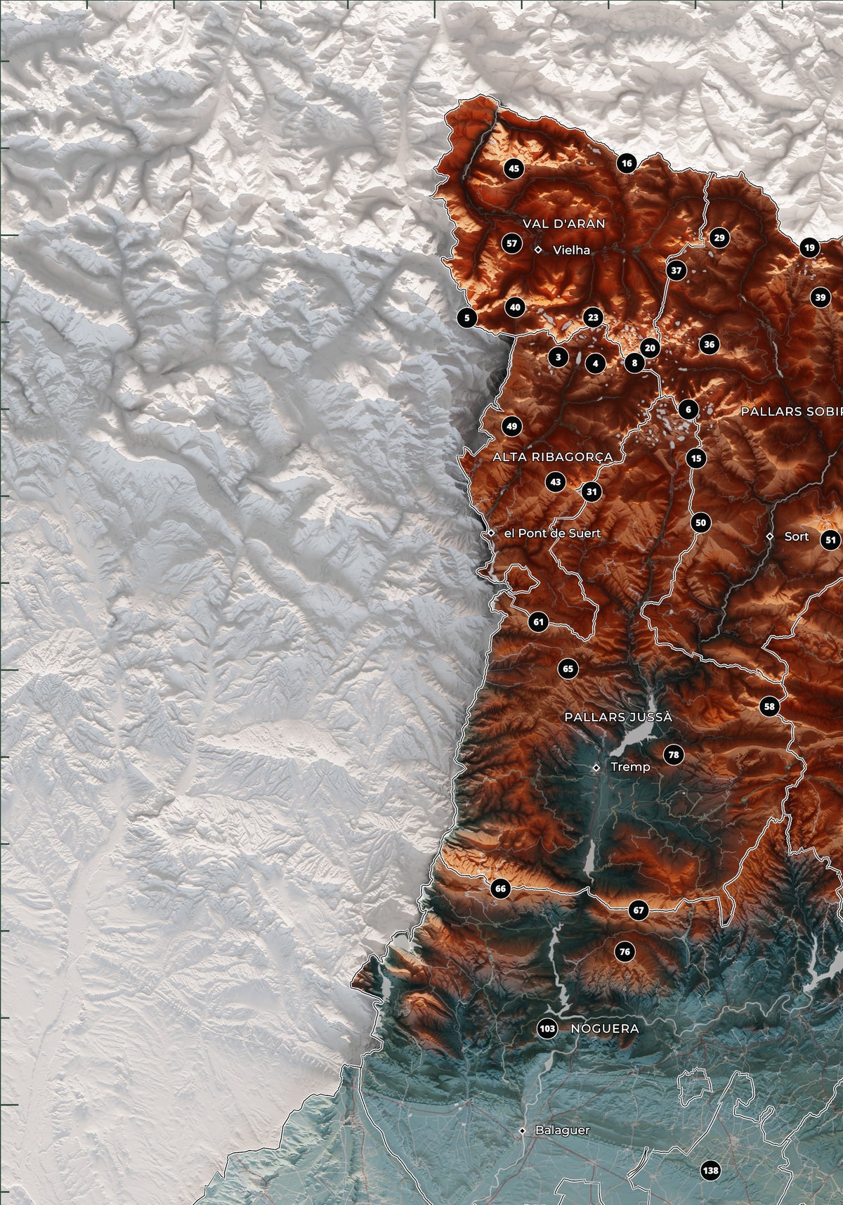Detalle del Pirineo occidental y Andorra en el mapa de las 150 cimas esenciales, azul y naranja, con cimas numeradas.
