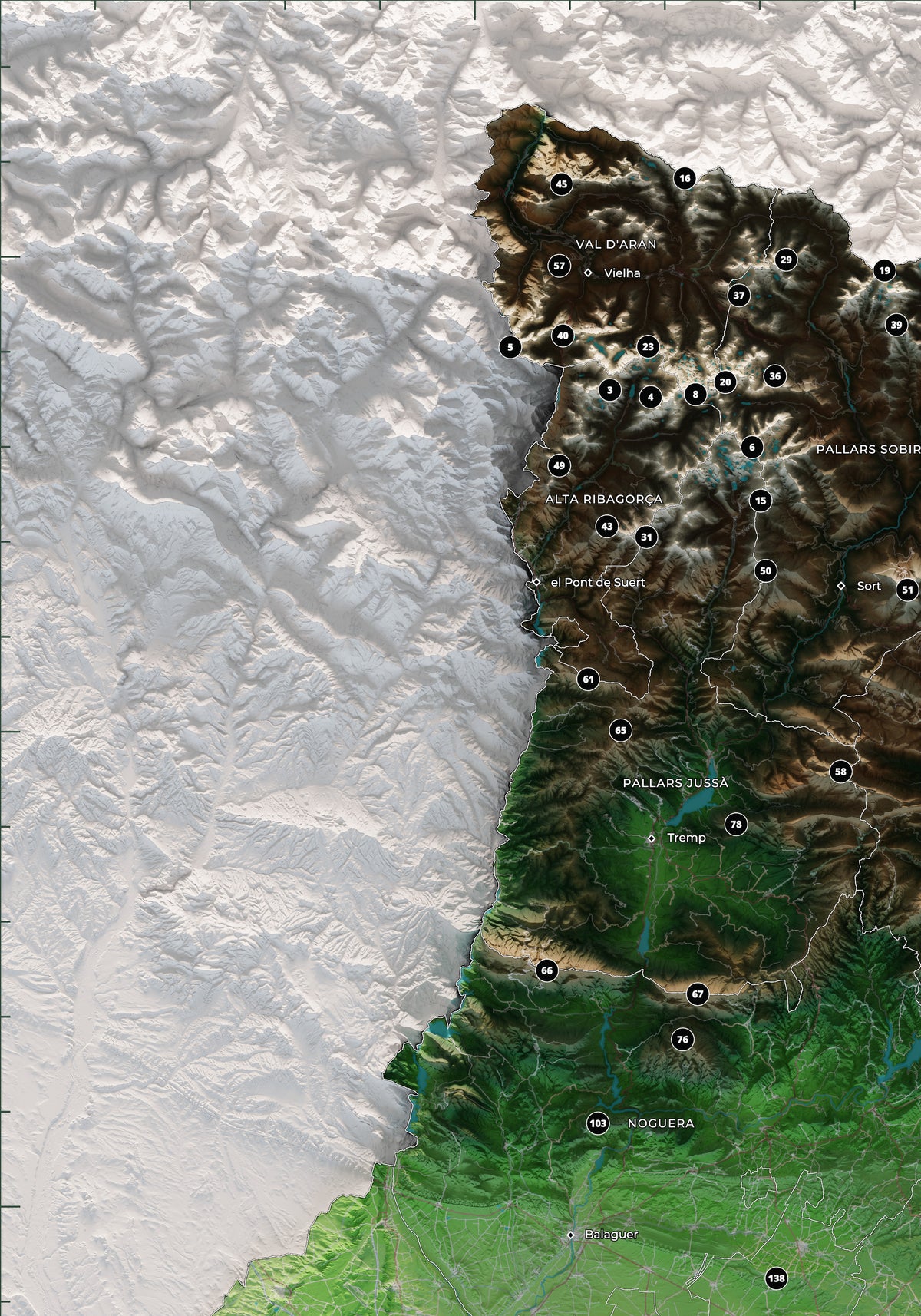 Detall del Pirineu occidental i Andorra al mapa dels 150 cims essencials, colors clàssics, amb cims numerats.