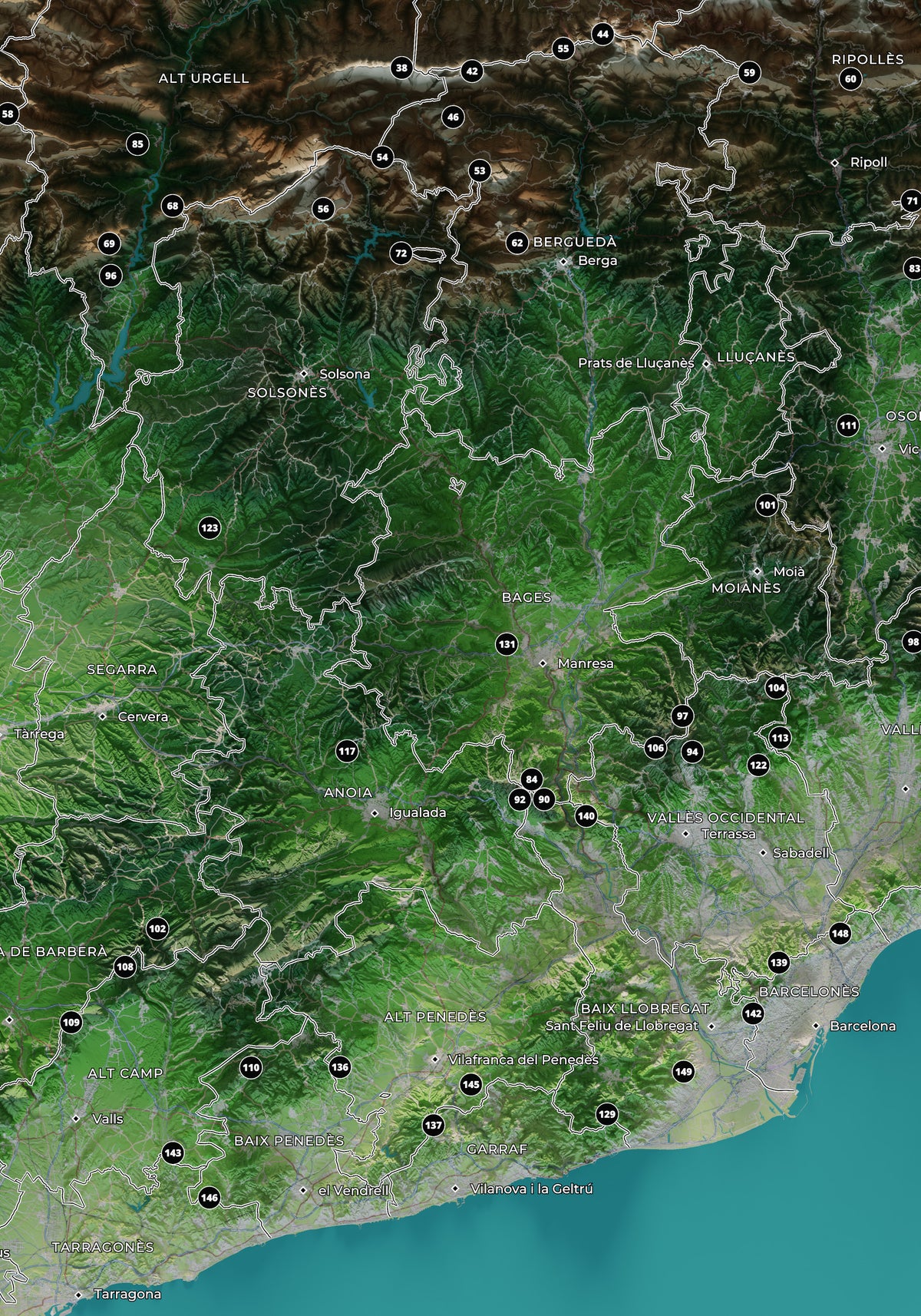 Detalle de las sierras y referencias comarcales del centro del mapa de las 150 cimas esenciales, colores clásicos.