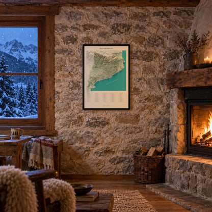 Mapa de las 150 cimas esenciales, estilo cartográfico, enmarcado en la pared de un refugio con chimenea.