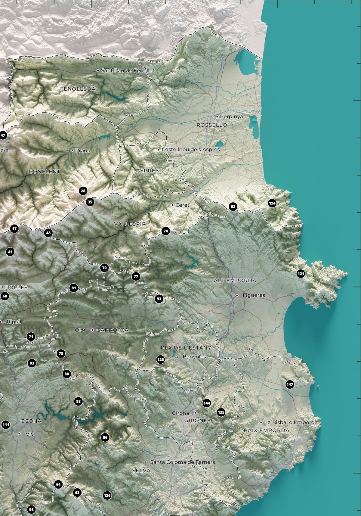 Detalle del Pirineo oriental y las comarcas de Girona en el mapa de las 150 cimas esenciales, estilo cartográfico.