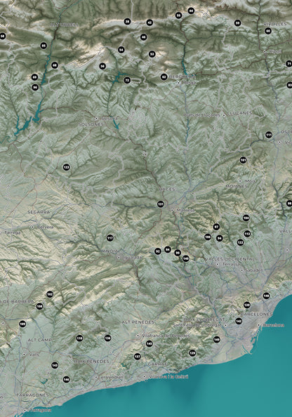 Detalle de las sierras y referencias comarcales del centro del mapa de las 150 cimas esenciales, estilo cartográfico.