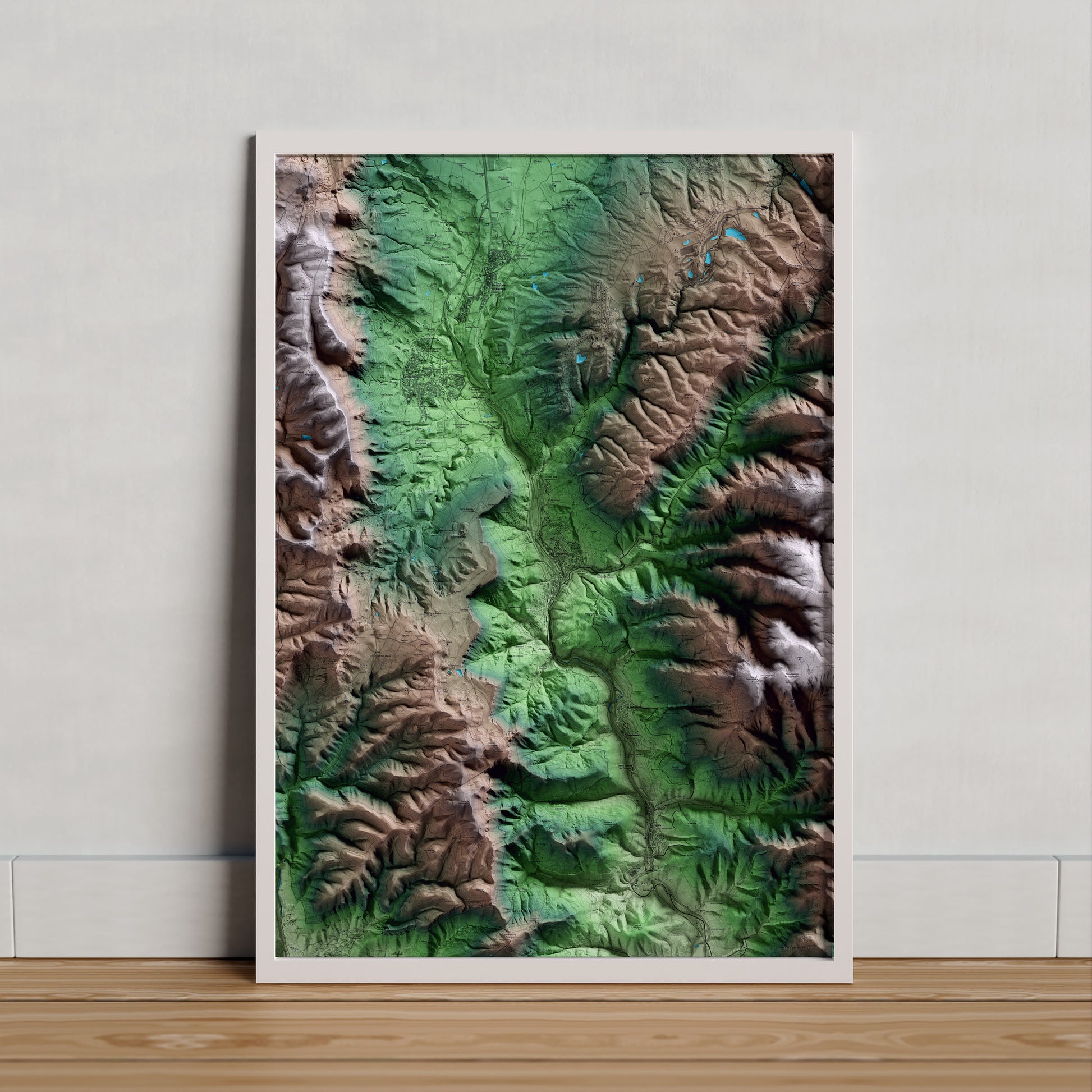 Mapa artístico del relieve de Aiguafreda, a Osona, con 15 km de entorno y base topográfica ICGC. Presentación enmarcada.