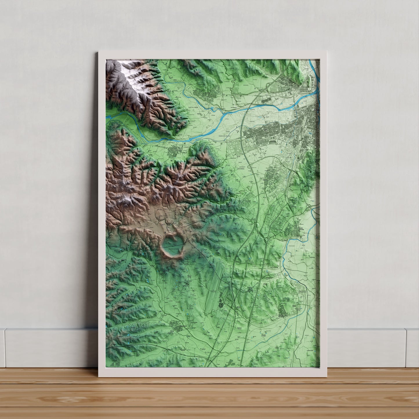Mapa artístico del relieve de Aiguaviva, al Gironès, con 15 km de entorno y base topográfica ICGC. Presentación enmarcada.