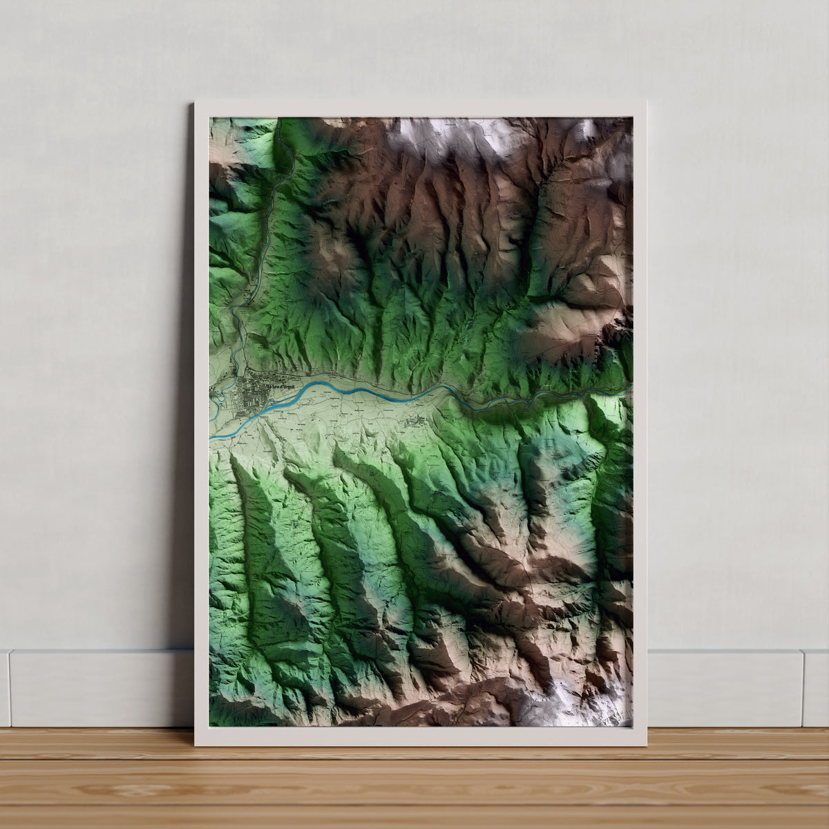 Mapa artístico del relieve de Alàs i Cerc, al Alt Urgell, con 15 km de entorno y base topográfica ICGC. Presentación enmarcada.