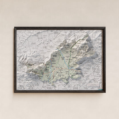 Mapa de relleu de l’Alt Camp, amb el territori en color i l’entorn en blanc. Presentació amb marc. 21 × 30 cm. Estil Cartogràfic.
