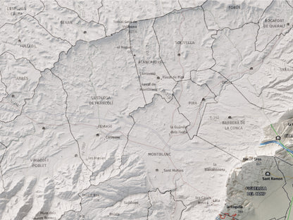 Mapa de relleu de l’Alt Camp, amb el territori en color i l’entorn en blanc. Detall de la part superior esquerra. 30 × 40 cm. Estil Cartogràfic.
