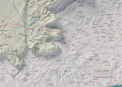 Mapa de relleu de l’Alt Camp, amb el territori en color i l’entorn en blanc. Detall de la part inferior dreta. 50 × 70 cm. Estil Cartogràfic.