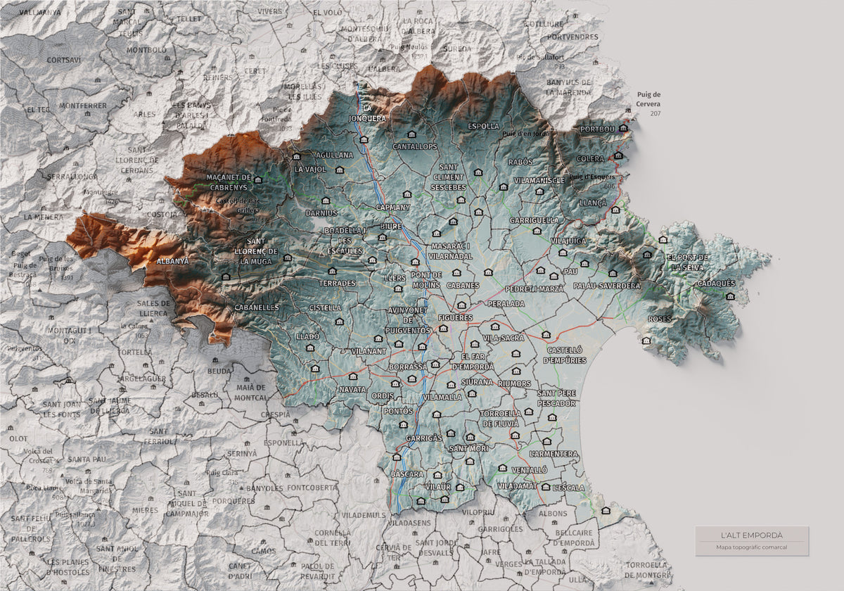 Mapa de relleu de l’Alt Empordà, amb el territori en color i l’entorn en blanc. Vista completa de la làmina. 21 × 30 cm. Estil Blau i taronja.