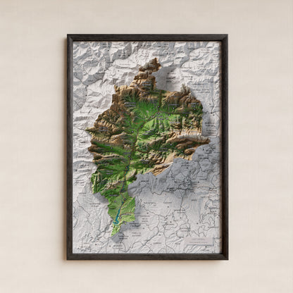 Mapa de relleu de l’Alt Urgell, amb el territori en color i l’entorn en blanc. Presentació amb marc. 21 × 30 cm. Estil Clàssic.