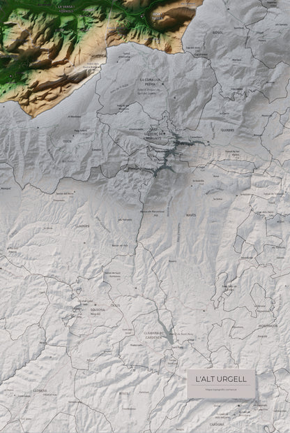 Mapa de relleu de l’Alt Urgell, amb el territori en color i l’entorn en blanc. Detall de la part inferior dreta. 61 × 91 cm. Estil Clàssic.