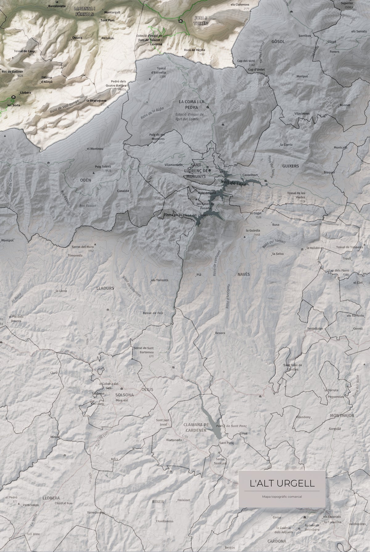 Mapa de relleu de l’Alt Urgell, amb el territori en color i l’entorn en blanc. Detall de la part inferior dreta. 61 × 91 cm. Estil Cartogràfic.