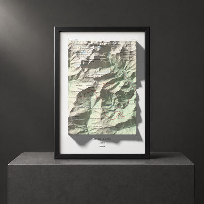 Mapa de relieve de Alt de la Capa, 2573 m, Andorra, lámina 100 Cims de Trobart. Presentación enmarcada. 21 × 30 cm.