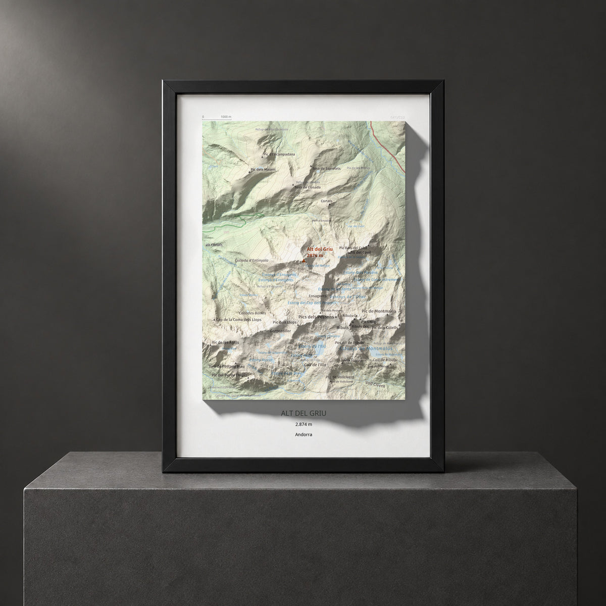 Mapa de relieve de Alt del Griu, 2874 m, Andorra, lámina 100 Cims de Trobart. Presentación enmarcada. 21 × 30 cm.
