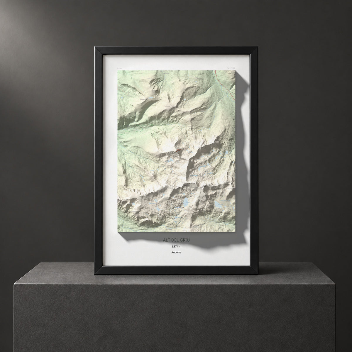 Mapa de relieve de Alt del Griu, 2874 m, Andorra, lámina 100 Cims de Trobart. Presentación enmarcada. 70 × 100 cm.