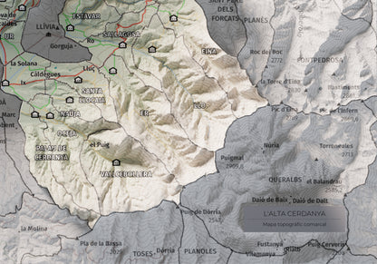 Mapa de relieve de la Alta Cerdanya, con el territorio en color y el entorno en blanco. Detalle de la zona inferior derecha. 21 × 30 cm. Estilo Cartográfico.