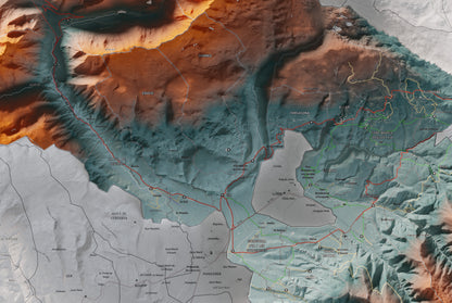 Mapa de relieve de la Alta Cerdanya, con el territorio en color y el entorno en blanco. Detalle de la zona central. 61 × 91 cm. Estilo Contrastado.