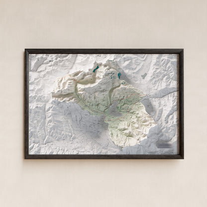 Mapa de relieve de la Alta Cerdanya, con el territorio en color y el entorno en blanco. Presentación con marco. 61 × 91 cm. Estilo Cartográfico.