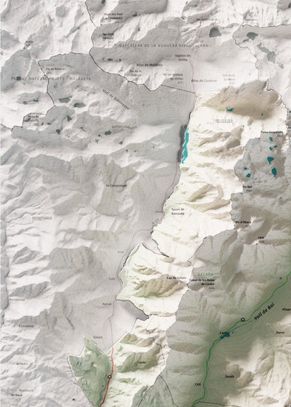 Mapa de relleu de l’Alta Ribagorça, amb el territori en color i l’entorn en blanc. Detall de la part superior esquerra. 50 × 70 cm. Estil Cartogràfic.