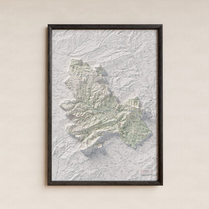 Mapa de relleu de l’Anoia, amb el territori en color i l’entorn en blanc. Presentació amb marc. 70 × 100 cm. Estil Cartogràfic.