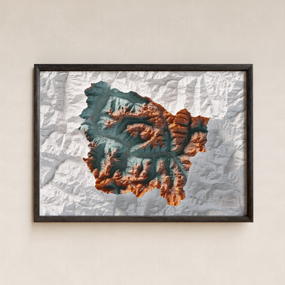 Mapa de relieve de Aran, con el territorio en color y el entorno en blanco. Presentación con marco. 70 × 100 cm. Estilo Azul y naranja. Agua del mapa en blanco.