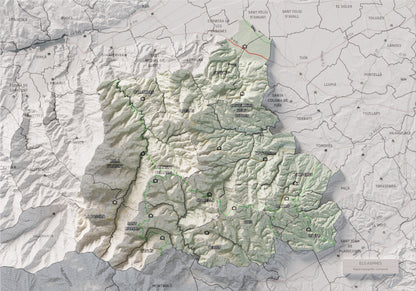 Mapa de relleu dels Aspres, amb el territori en color i l’entorn en blanc. Vista completa de la làmina. 21 × 30 cm. Estil Cartogràfic.