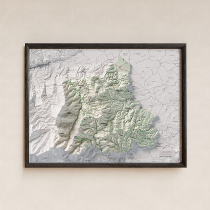 Mapa de relleu dels Aspres, amb el territori en color i l’entorn en blanc. Presentació amb marc. 30 × 40 cm. Estil Cartogràfic.