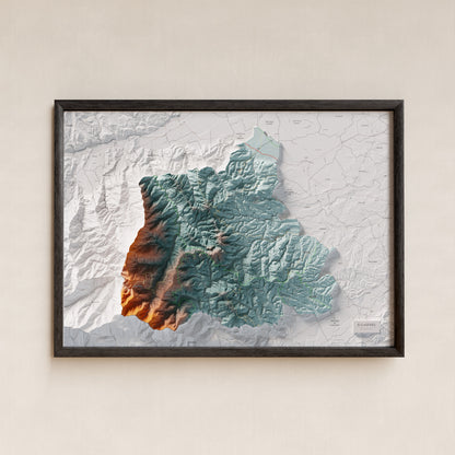 Mapa de relleu dels Aspres, amb el territori en color i l’entorn en blanc. Presentació amb marc. 50 × 70 cm. Estil Blau i taronja.