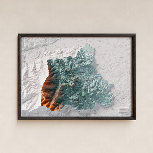 Mapa de relieve de los Aspres, con el territorio en color y el entorno en blanco. Presentación con marco. 50 × 70 cm. Estilo Contrastado.