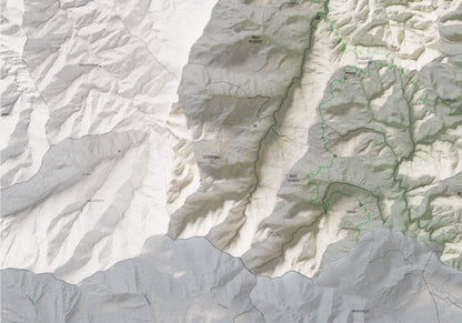 Mapa de relleu dels Aspres, amb el territori en color i l’entorn en blanc. Detall de la part inferior esquerra. 70 × 100 cm. Estil Cartogràfic.