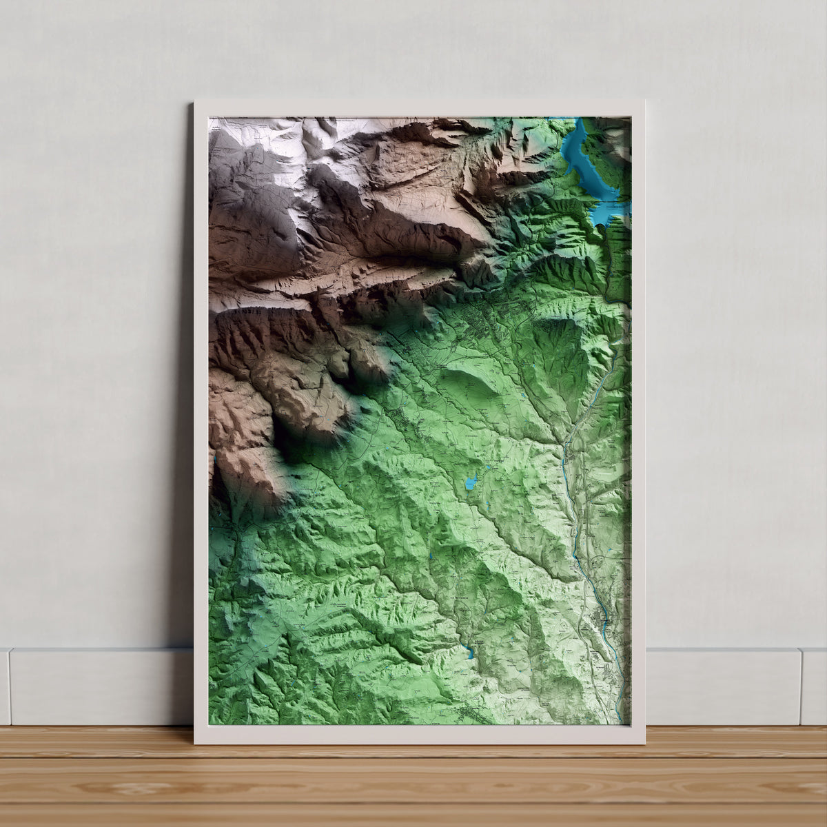 Mapa artístico del relieve de Avià, al Berguedà, con 15 km de entorno y base topográfica ICGC. Presentación enmarcada.