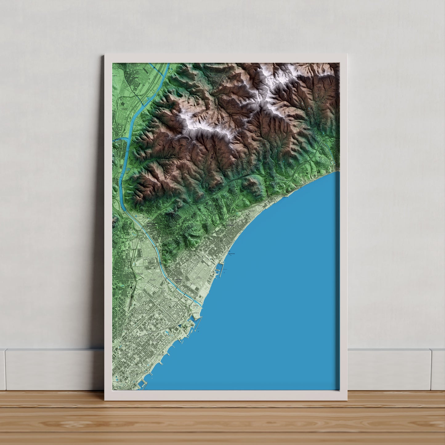 Mapa artístico del relieve de Badalona, al Barcelonès, con 15 km de entorno y base topográfica ICGC. Presentación enmarcada.