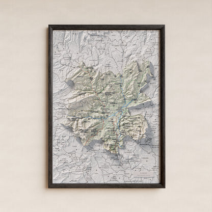 Mapa de relleu del Bages, amb el territori en color i l’entorn en blanc. Presentació amb marc. 21 × 30 cm. Estil Cartogràfic.