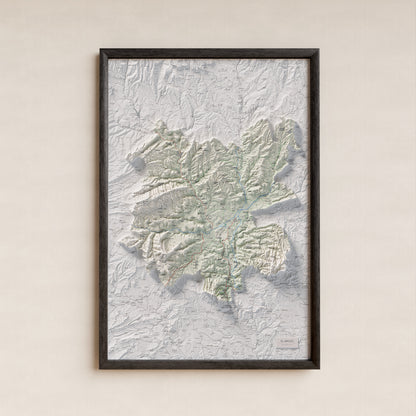 Mapa de relleu del Bages, amb el territori en color i l’entorn en blanc. Presentació amb marc. 61 × 91 cm. Estil Cartogràfic.