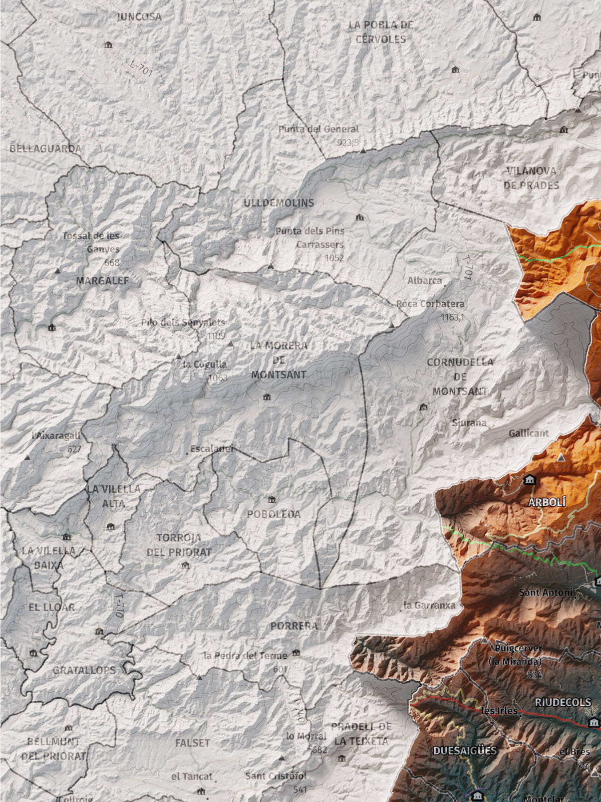 Mapa de relieve del Baix Camp, con el territorio en color y el entorno en blanco. Detalle de la zona superior izquierda. 30 × 40 cm. Estilo Azul y naranja.