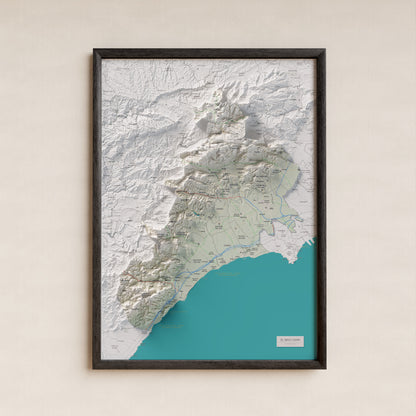 Mapa de relieve del Baix Camp, con el territorio en color y el entorno en blanco. Presentación con marco. 50 × 70 cm. Estilo Cartográfico.