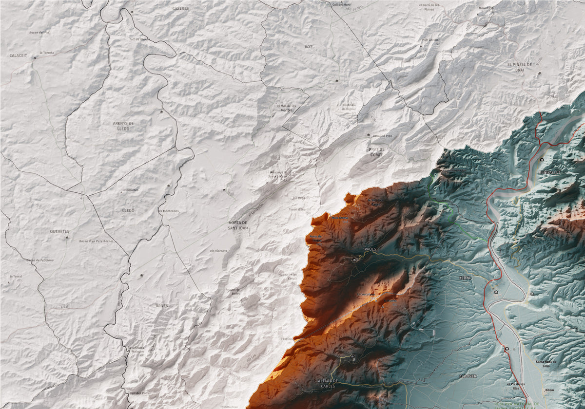 Mapa de relieve del Baix Ebre, con el territorio en color y el entorno en blanco. Detalle de la zona superior izquierda. 70 × 100 cm. Estilo Azul y naranja.